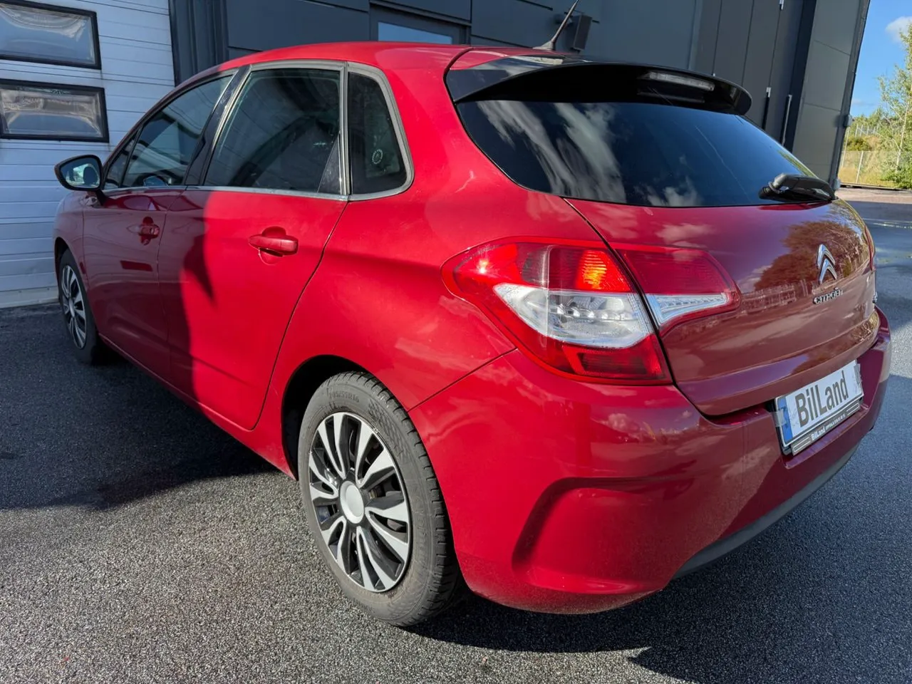 Vehicle image 5