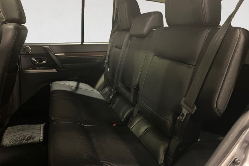 Mitsubishi Pajero bild 14