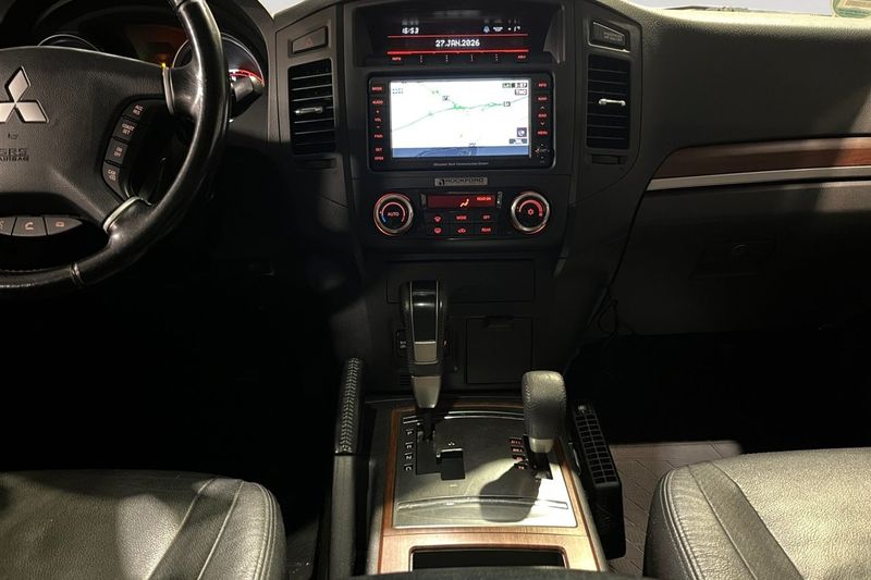 Mitsubishi Pajero bild 12