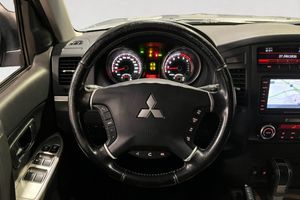 Mitsubishi Pajero bild 13