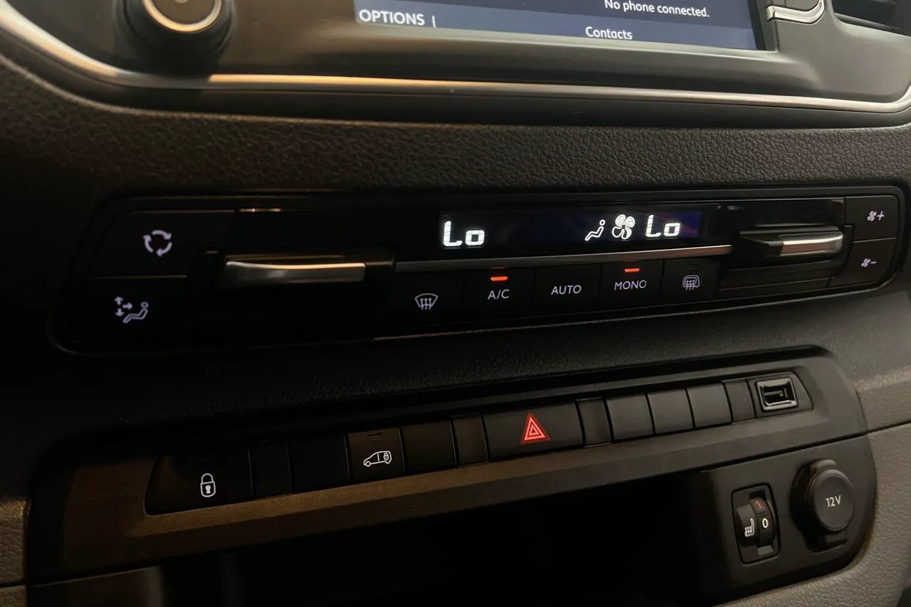Vehicle image 29