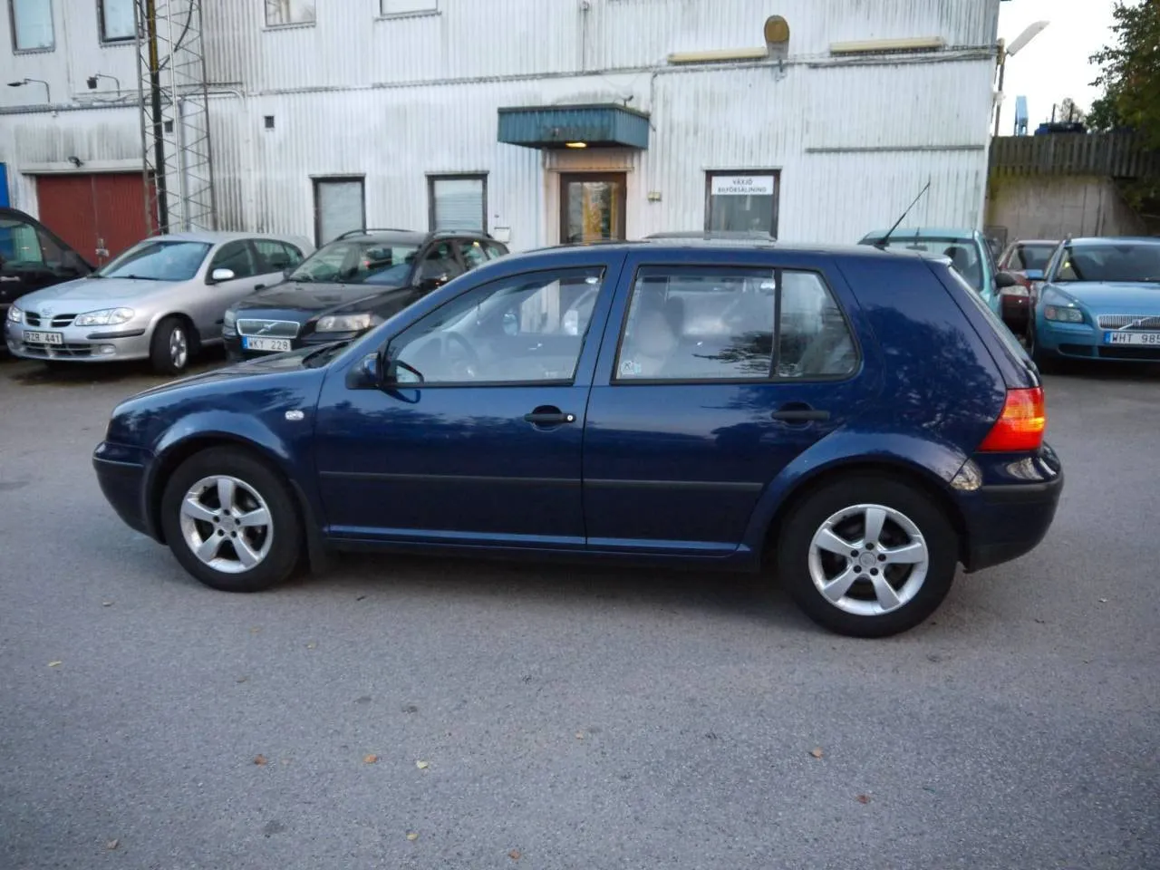 Vehicle image 7