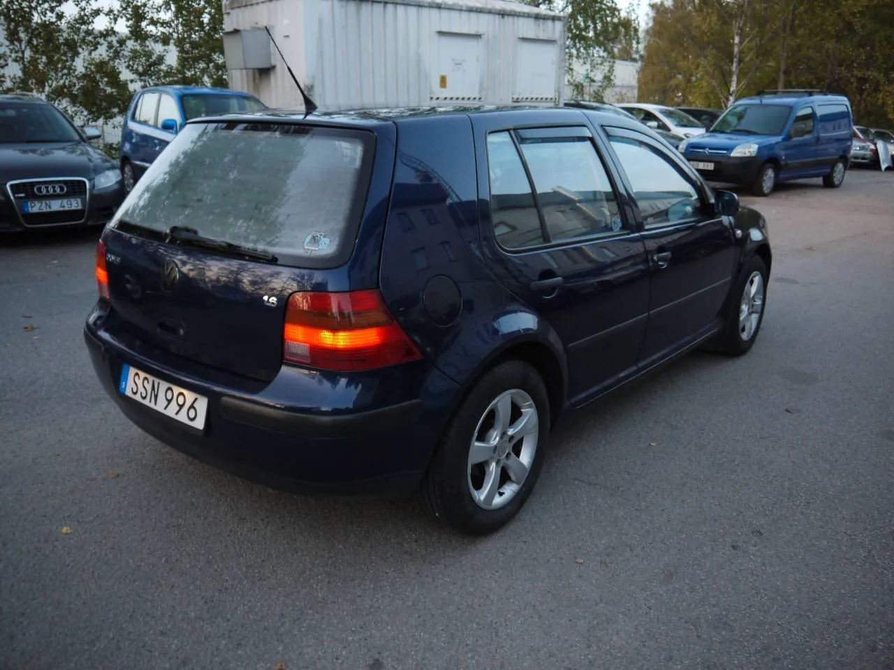 Vehicle image 4
