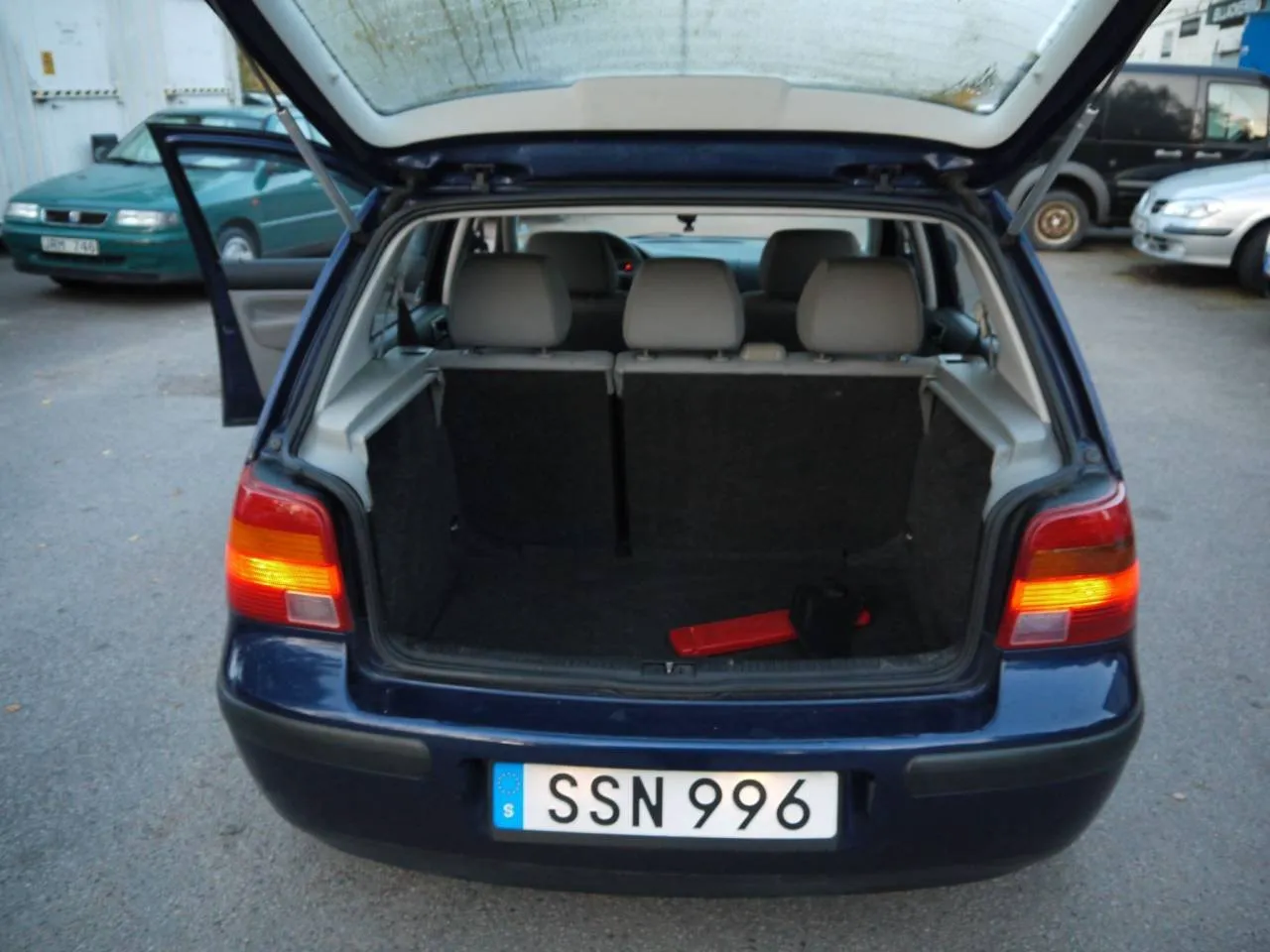 Vehicle image 13