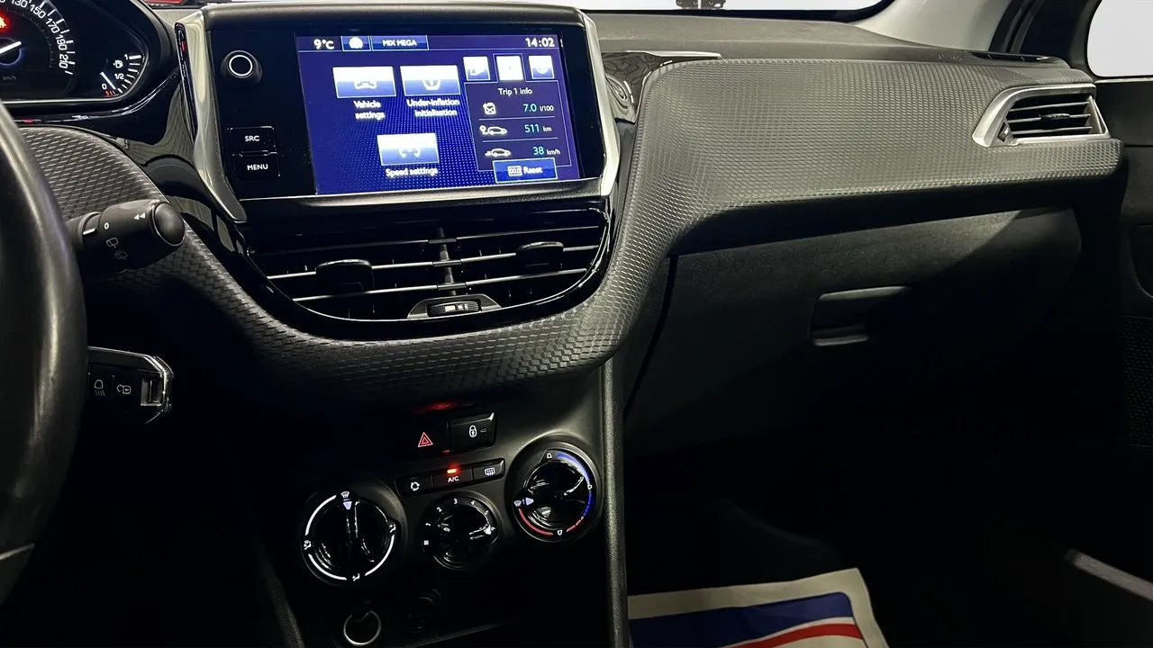 Vehicle image 9