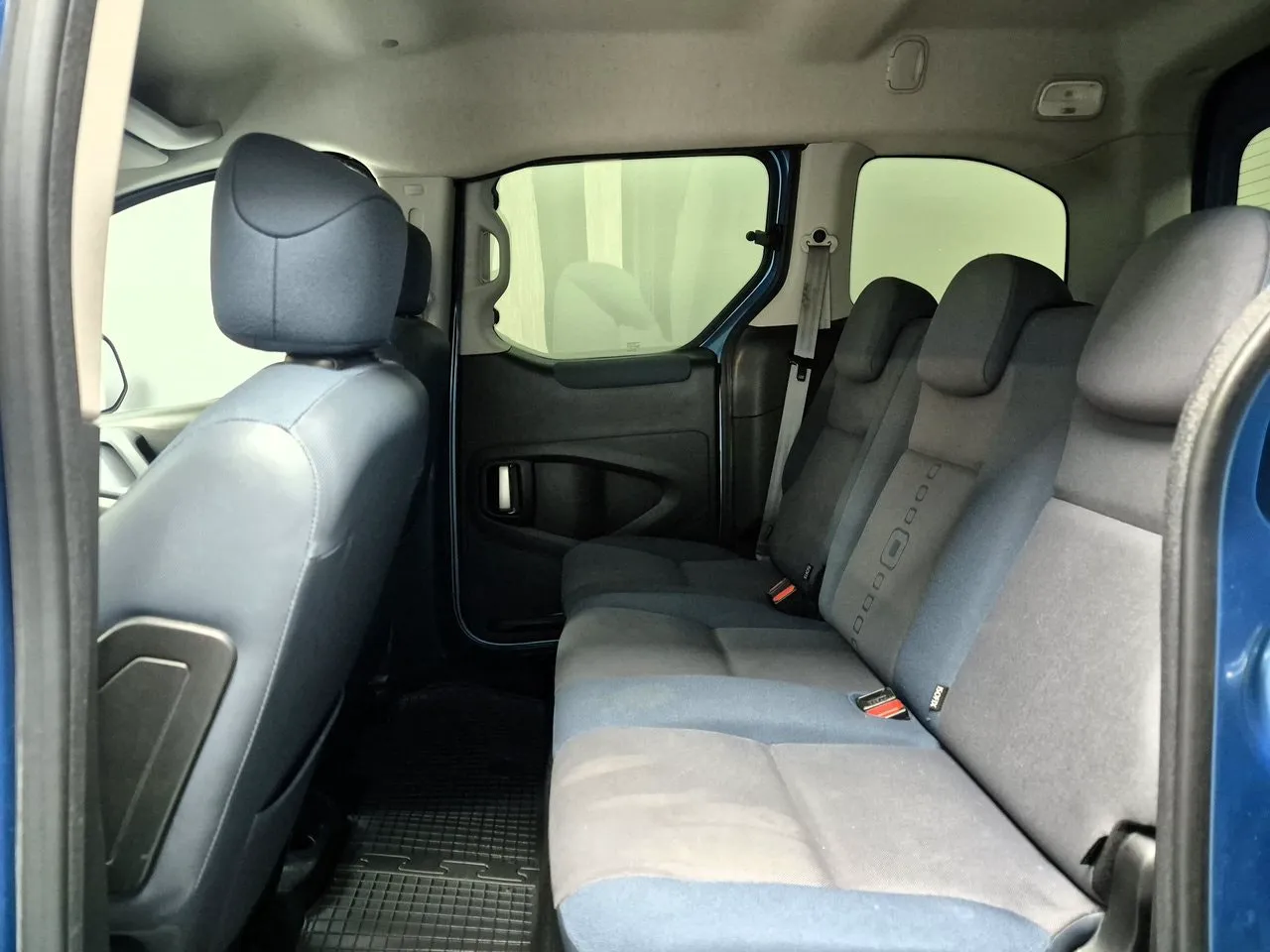Vehicle image 22