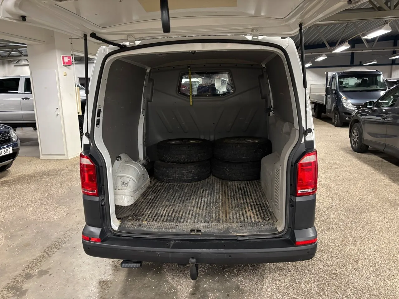 Vehicle image 7