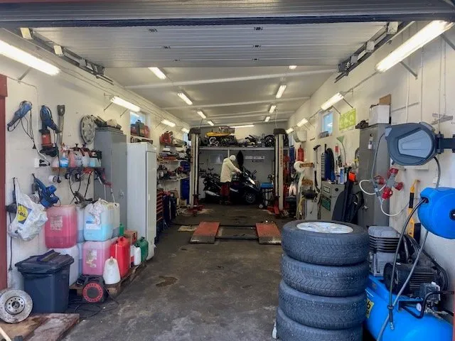 Vehicle image 17