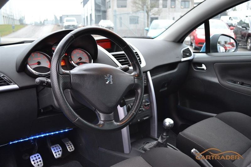 Peugeot 207 bild 8