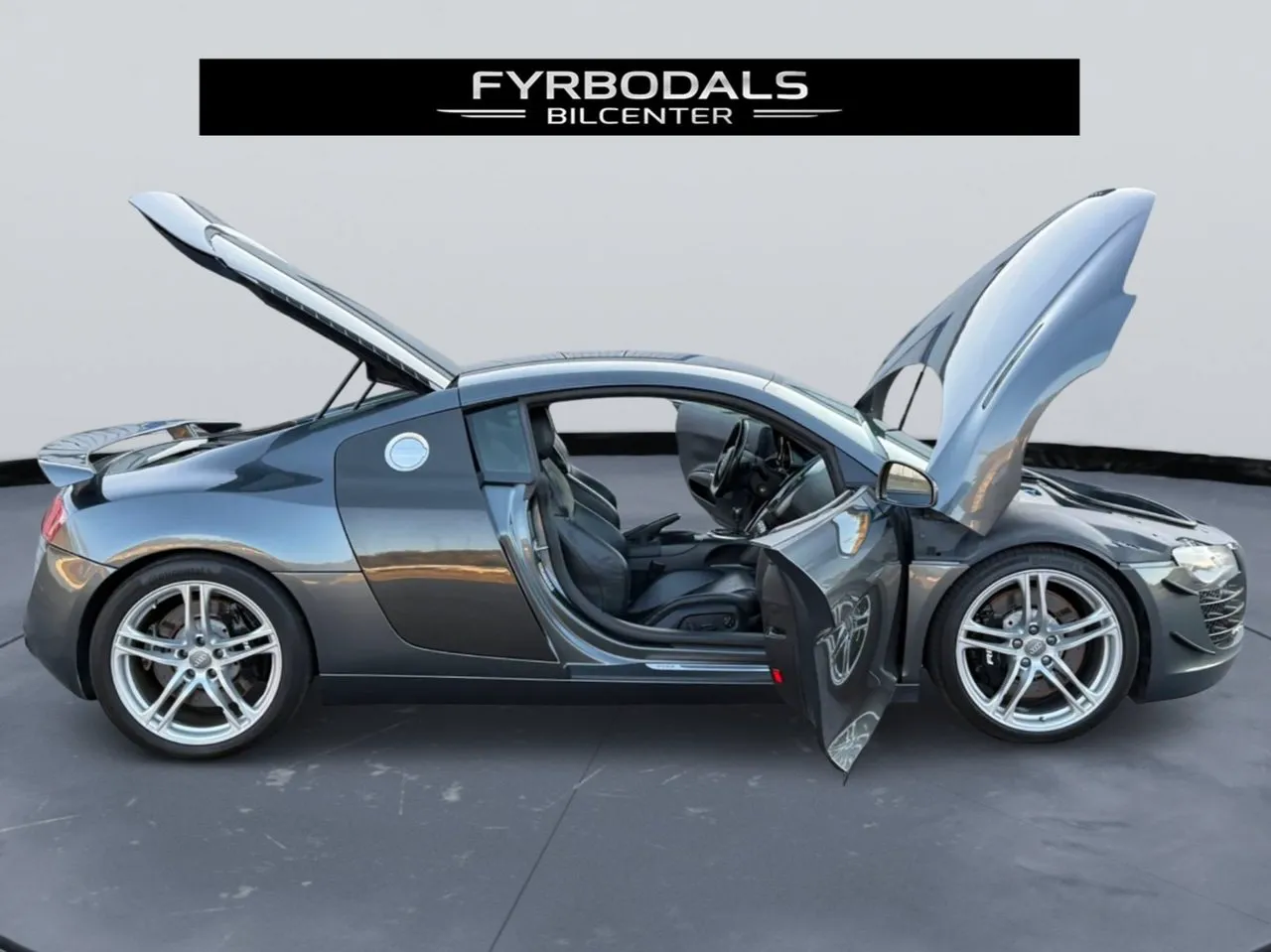 Vehicle image 6