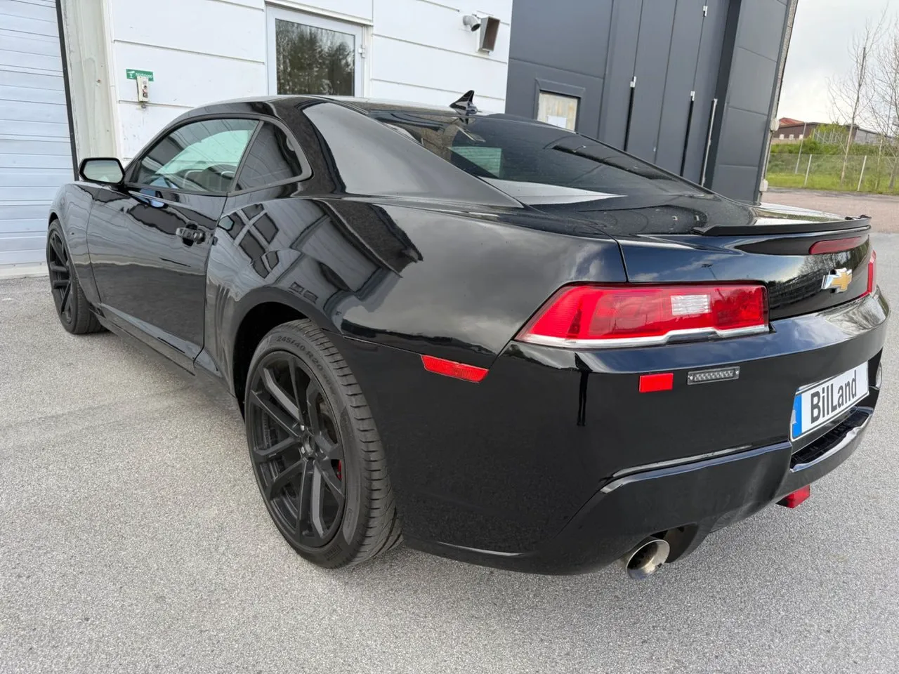 Vehicle image 5
