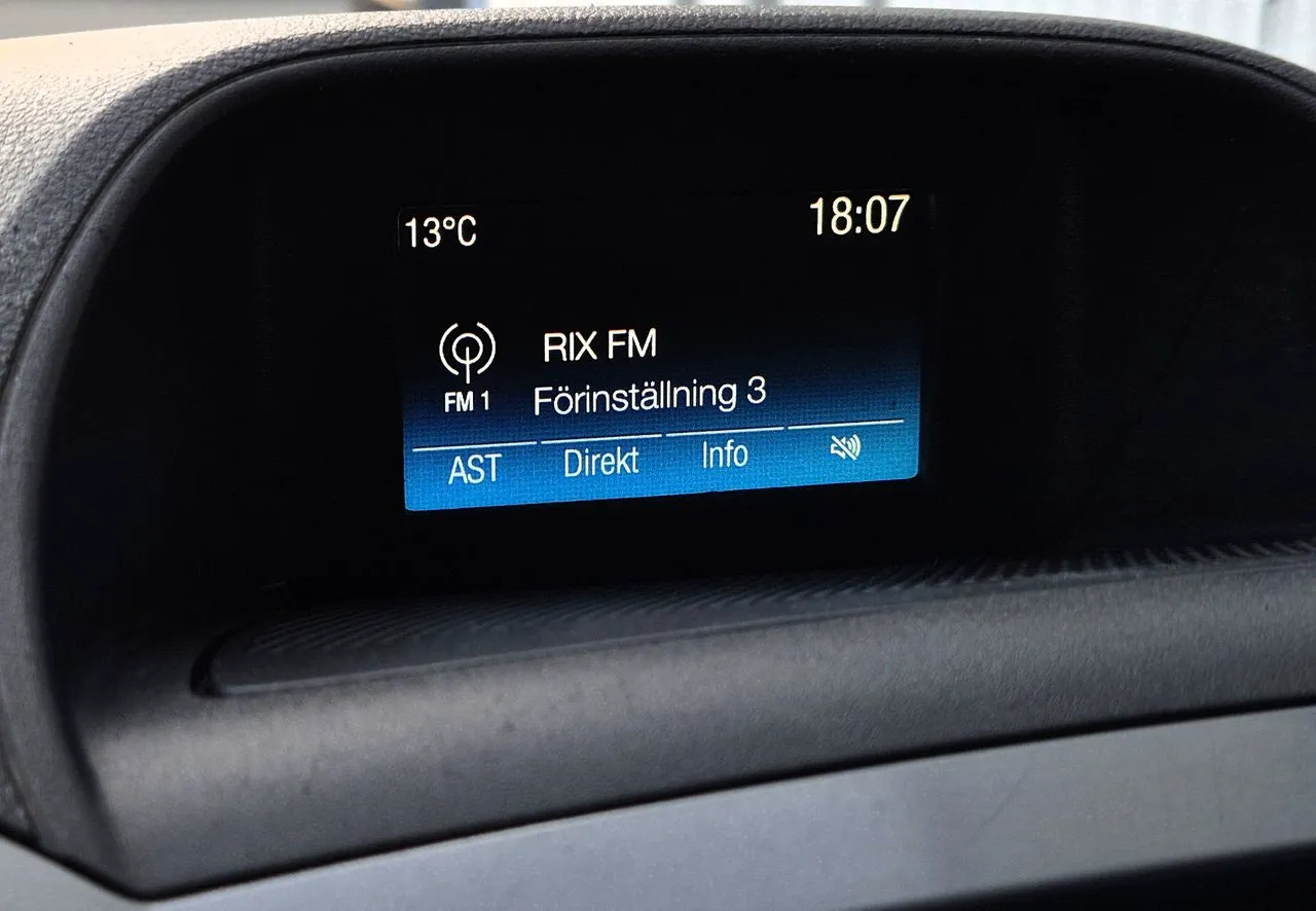 Vehicle image 18