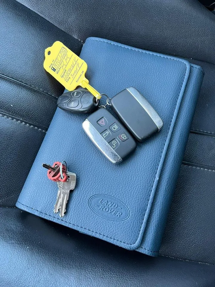 Vehicle image 28