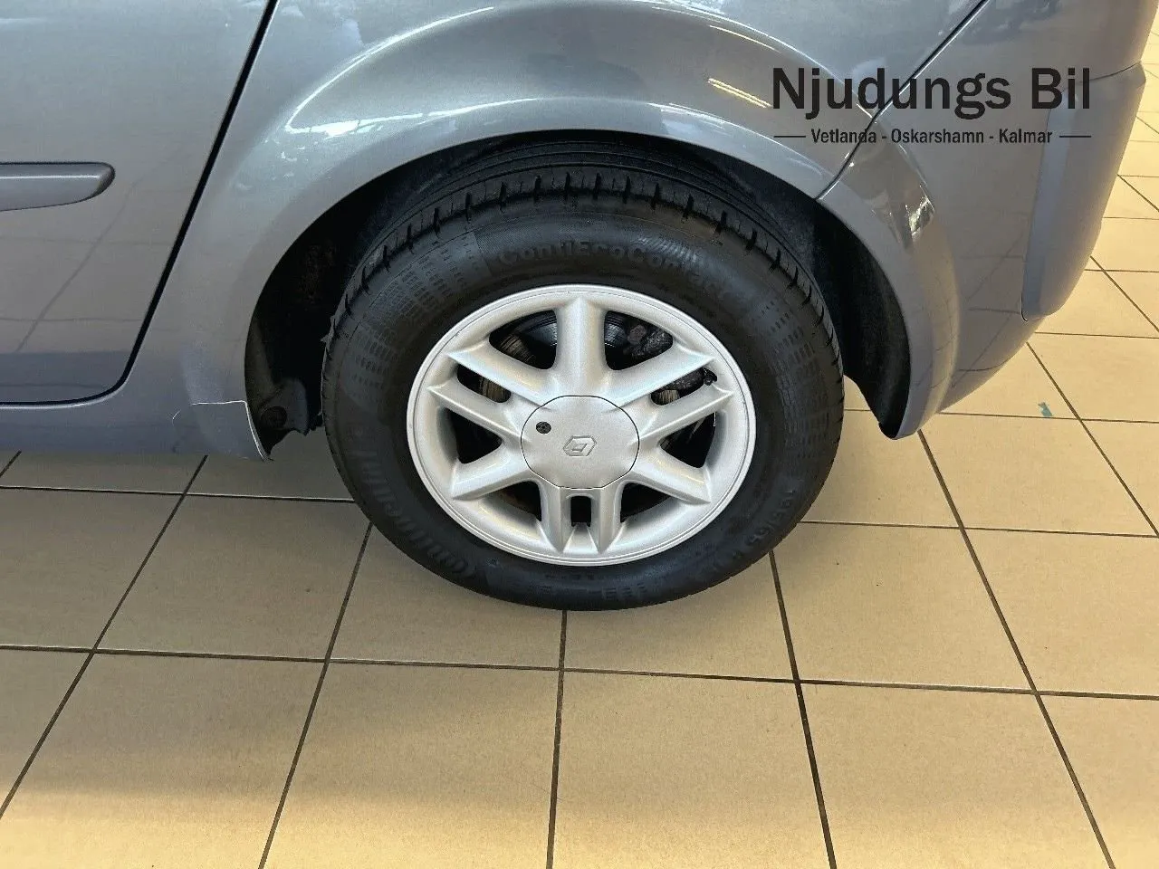 Vehicle image 9