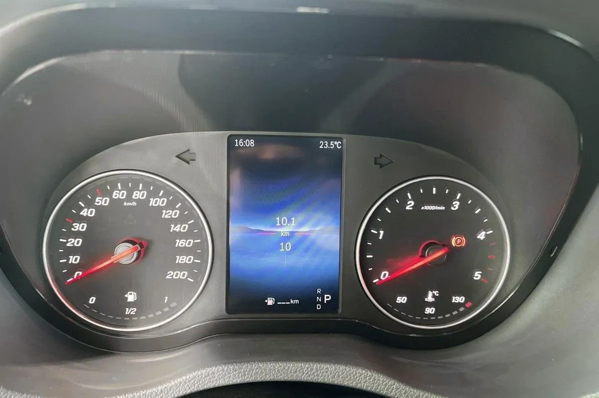 Vehicle image 6