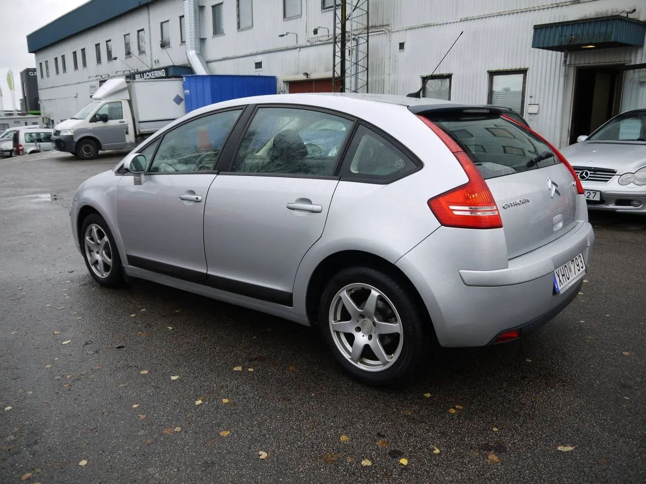 Vehicle image 6