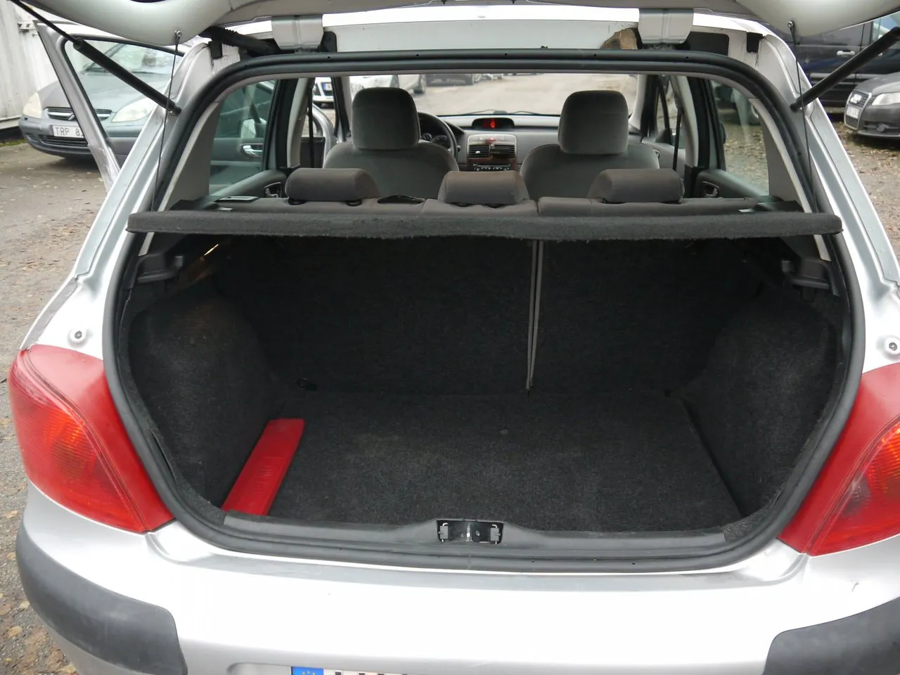 Vehicle image 13