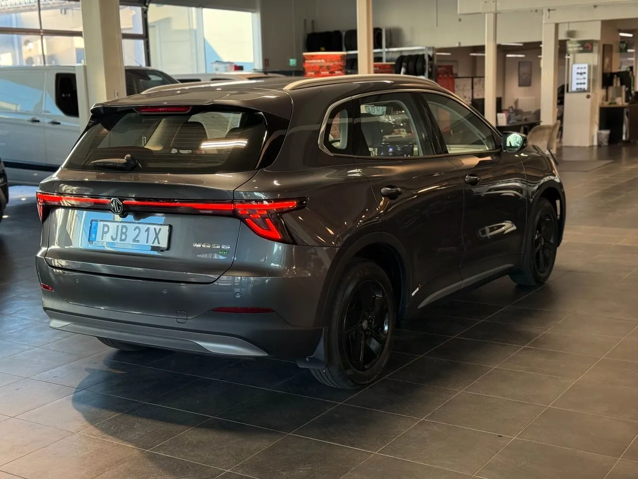 Vehicle image 4