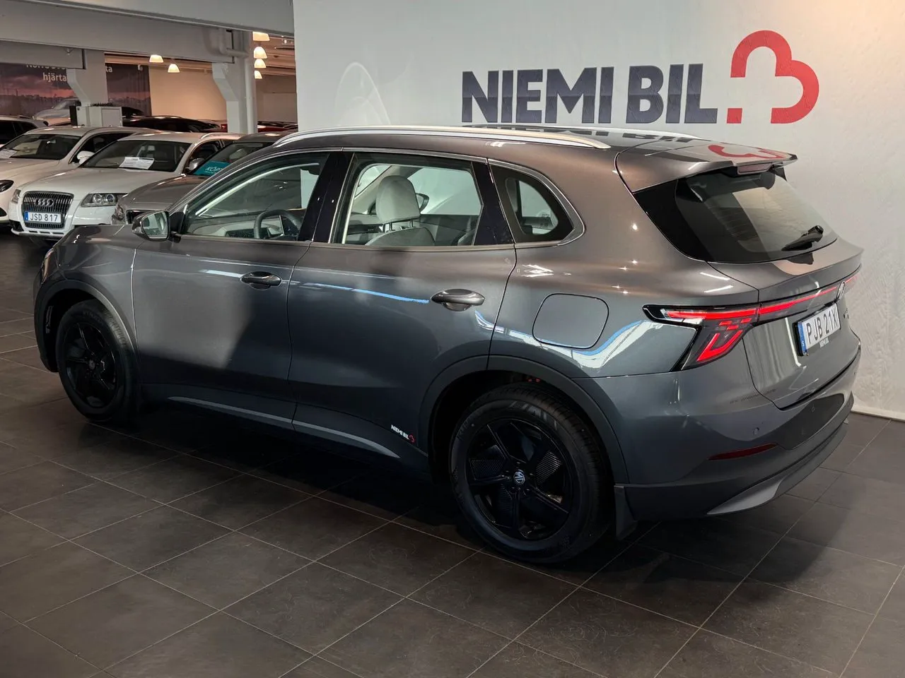 Vehicle image 3