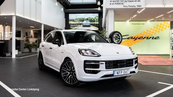 Porsche Cayenne E-Hybrid - Leasebar / VAT - 2025
