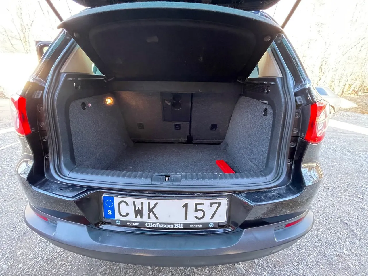 Vehicle image 16