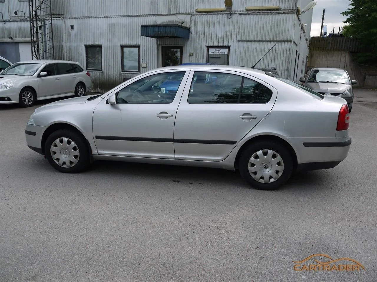 Vehicle image 7