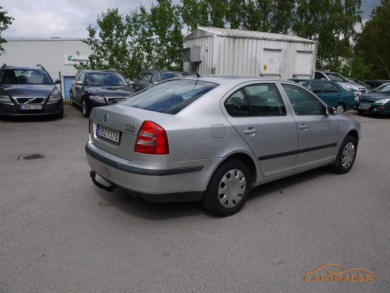 Vehicle image 4