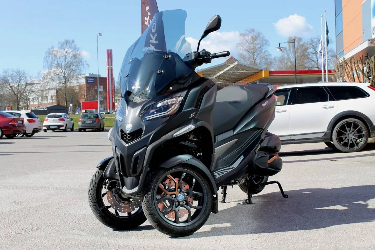 Vehicle image 25
