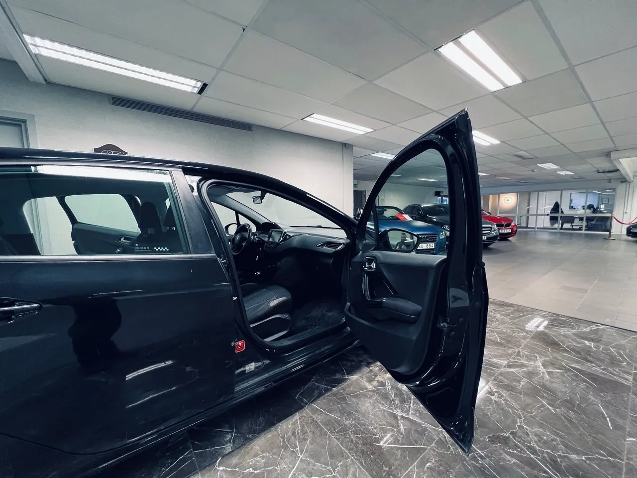 Vehicle image 6