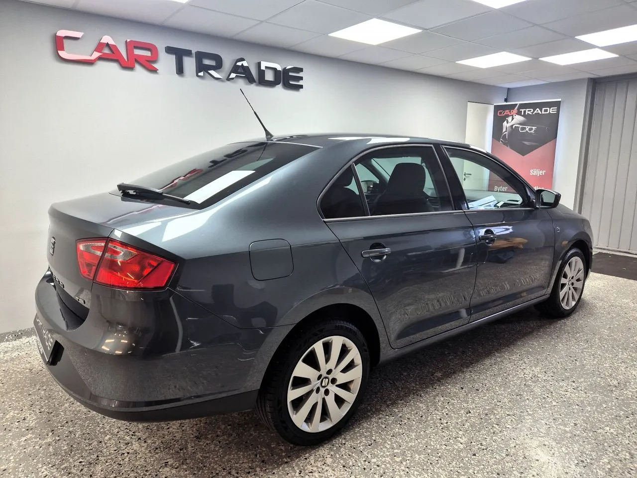 Vehicle image 4