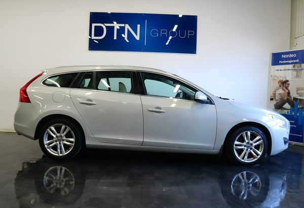 Volvo V60 D5 Geartronic Summum Euro 5/NYSERVAD/VÄLSKÖTT - 2012