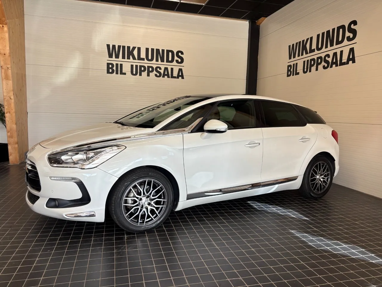 Vehicle image 1
