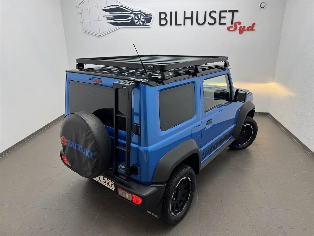Vehicle image 3