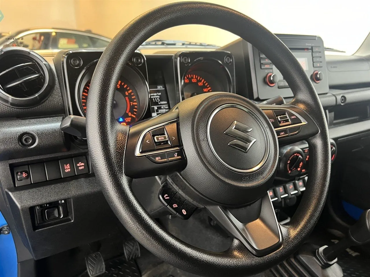 Vehicle image 10
