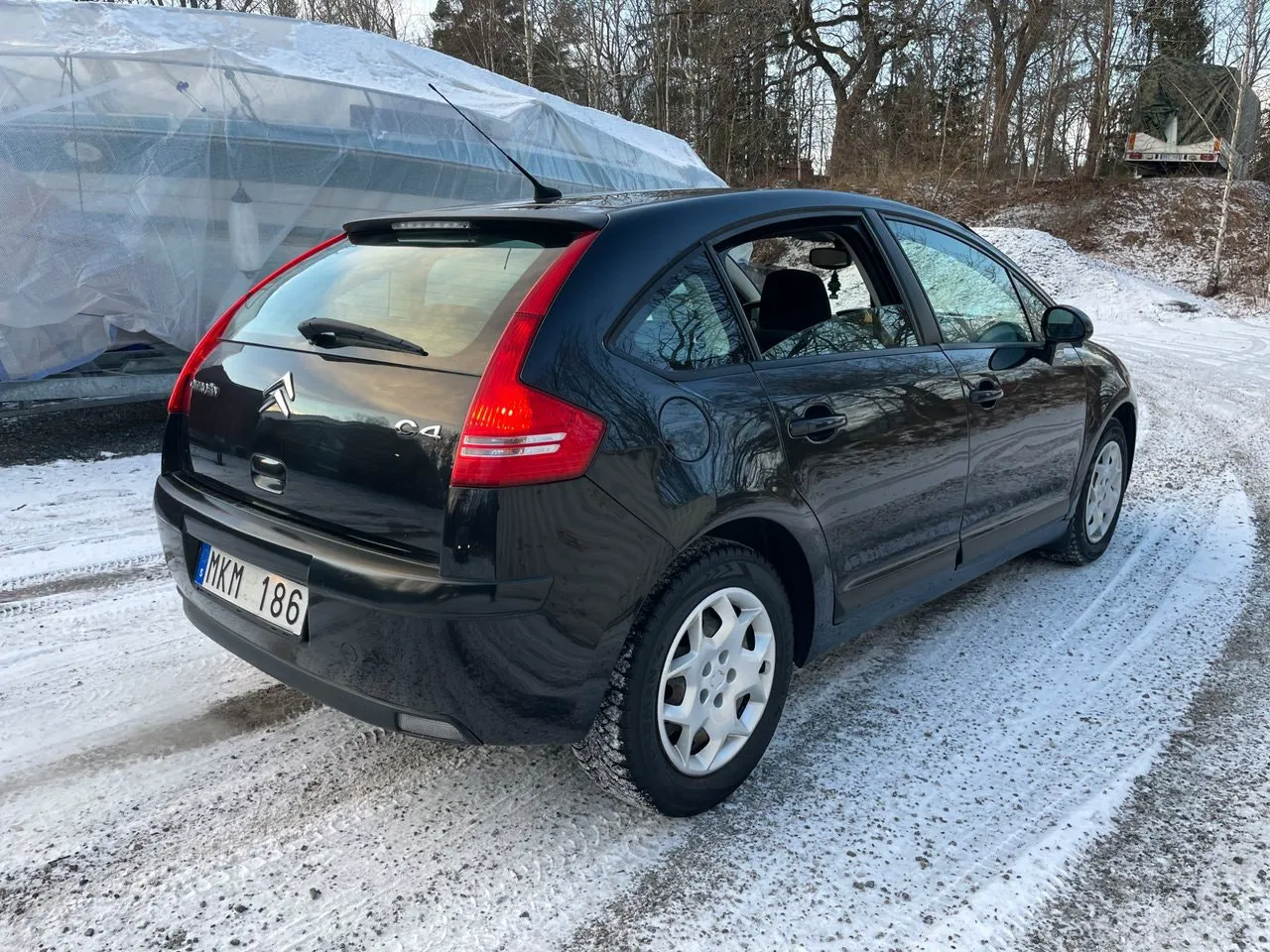 Vehicle image 4