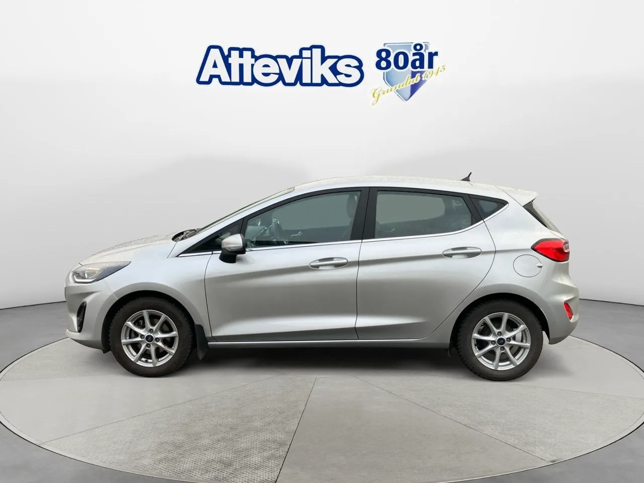 Vehicle image 5