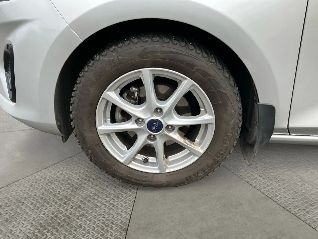 Vehicle image 13