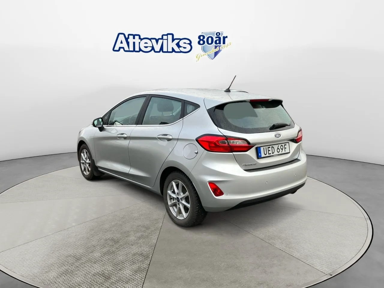 Vehicle image 4