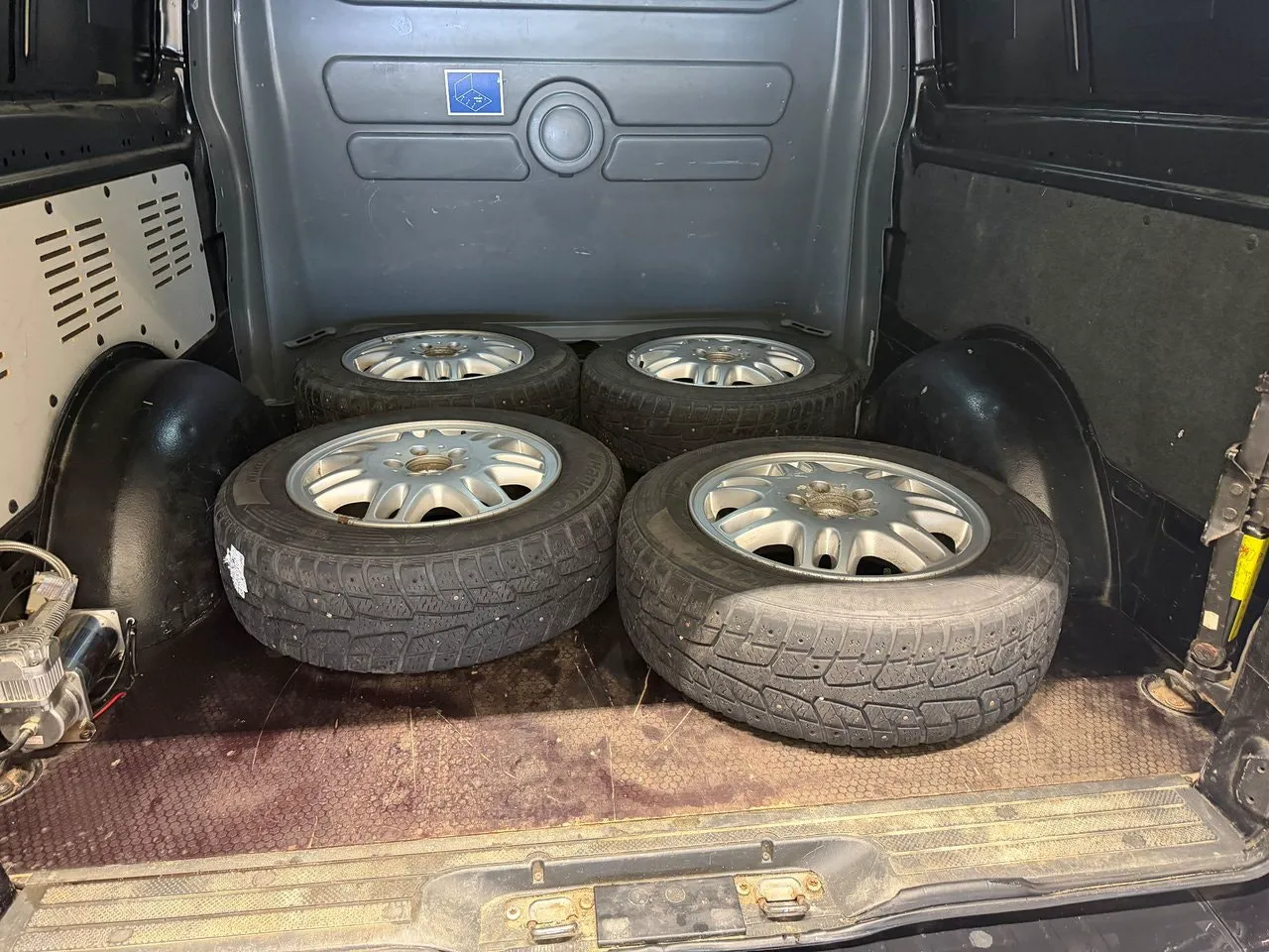 Vehicle image 10