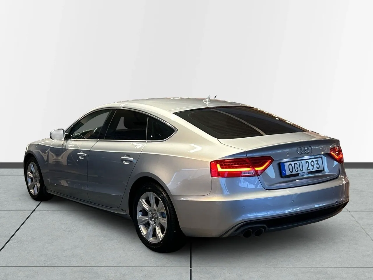 Vehicle image 4