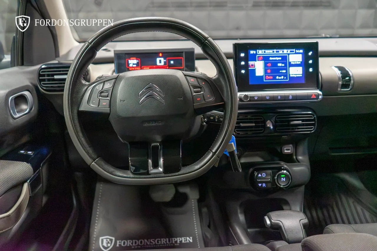 Vehicle image 14