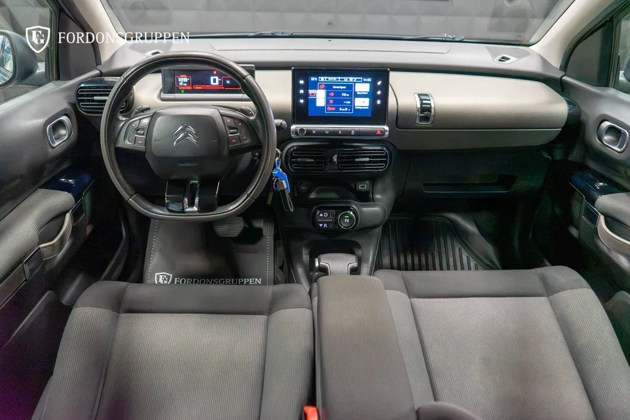 Vehicle image 15