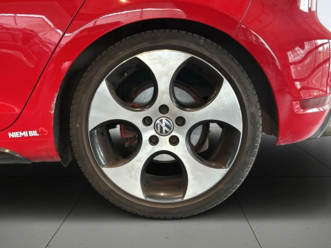 Vehicle image 13