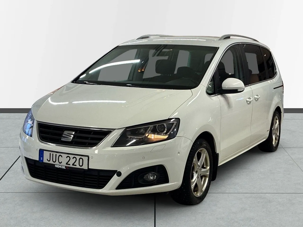 Vehicle image 16