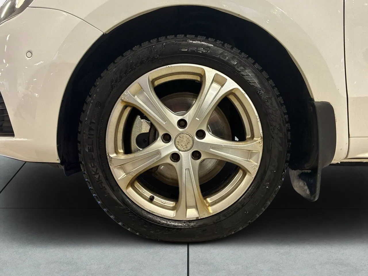 Vehicle image 15