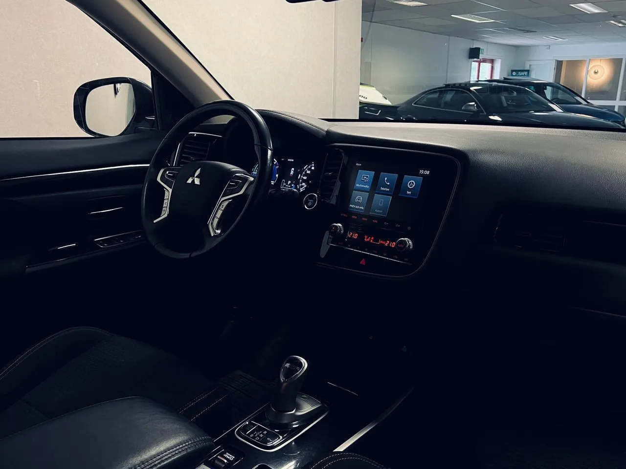 Vehicle image 15