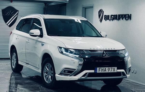 Mitsubishi Outlander PHEV CVT Hybrid 4WD|B-kamera|Värmare| - 2020