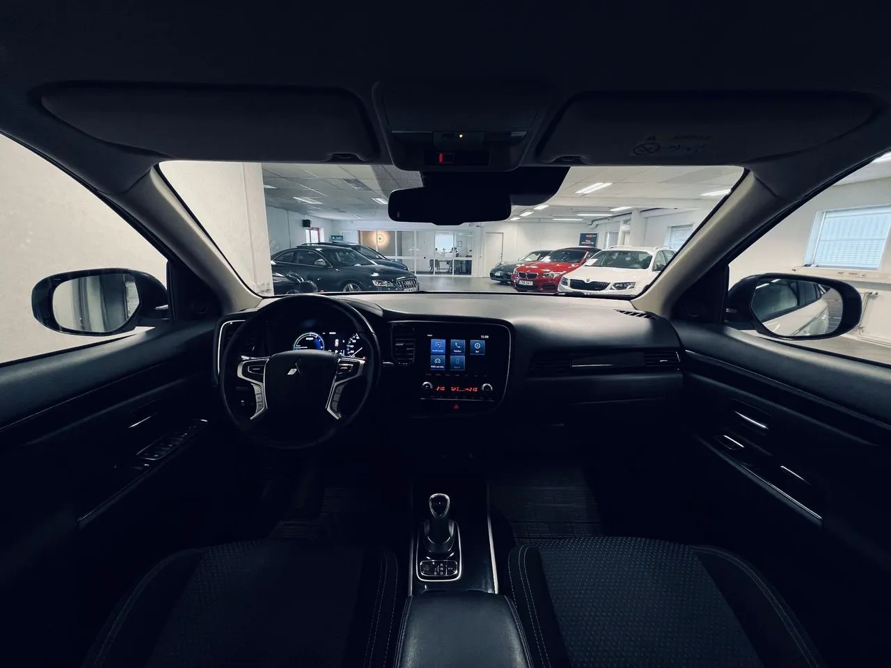 Vehicle image 14