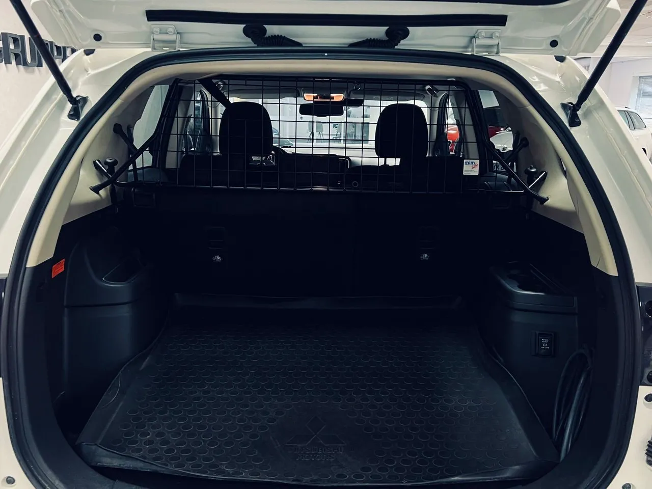Vehicle image 26