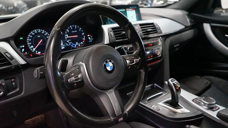 BMW 330 bild 15